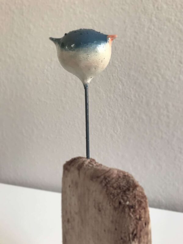 junco bird sculpture by Sue Kemnitz